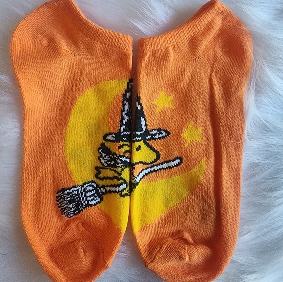 🔥SPOOKY "WOODSTOCK" SOCKS🔥 - Picture 2 of 2